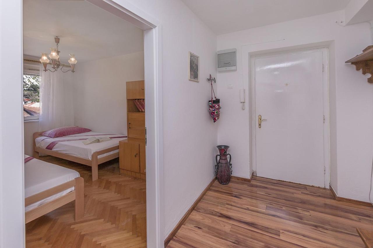 Apartment Nansy Omiš Buitenkant foto