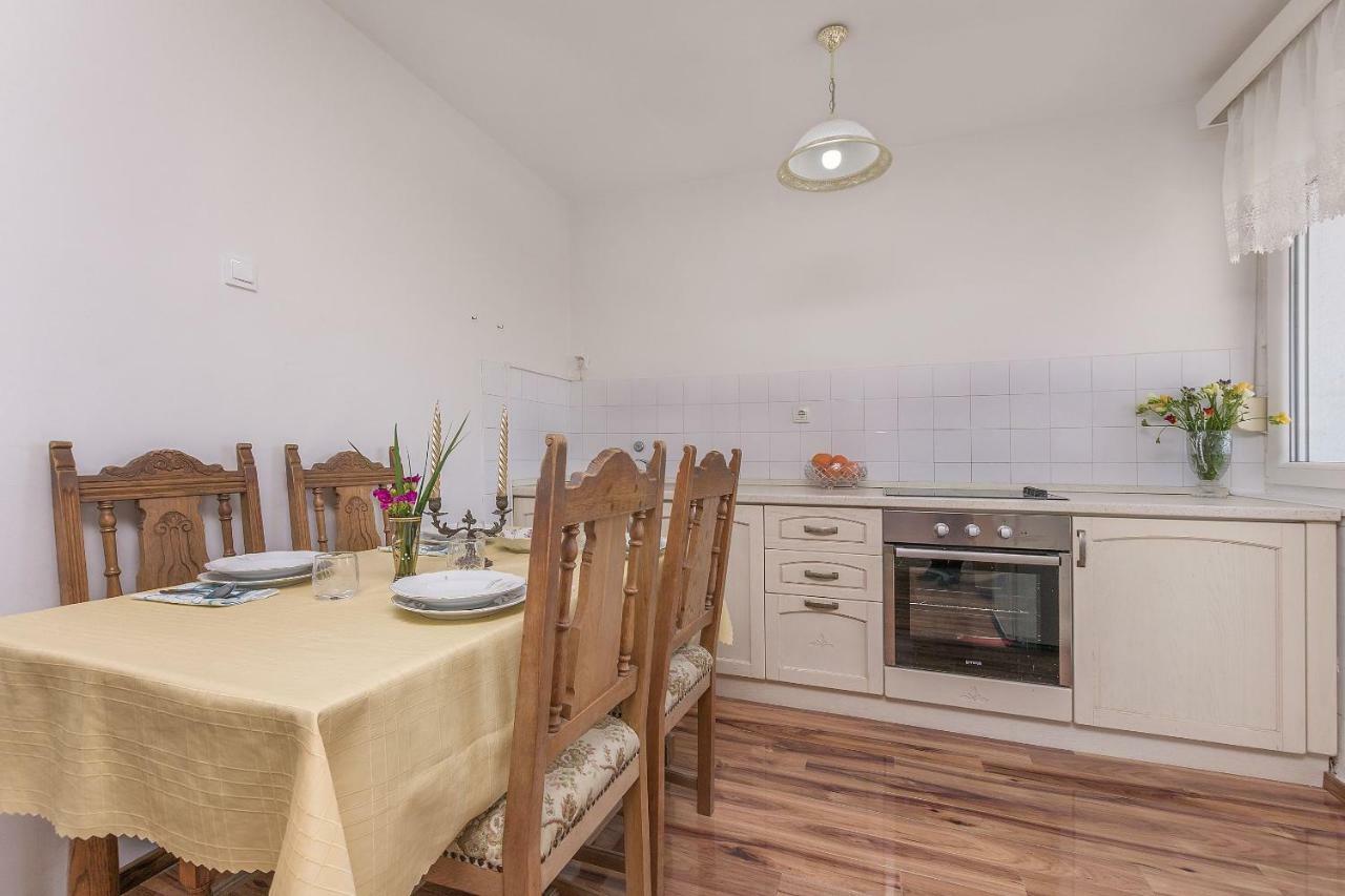 Apartment Nansy Omiš Buitenkant foto