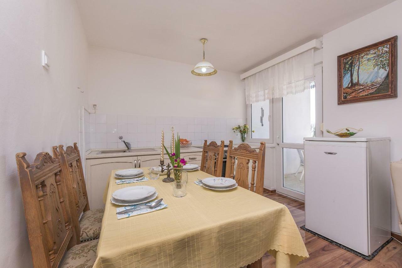 Apartment Nansy Omiš Buitenkant foto