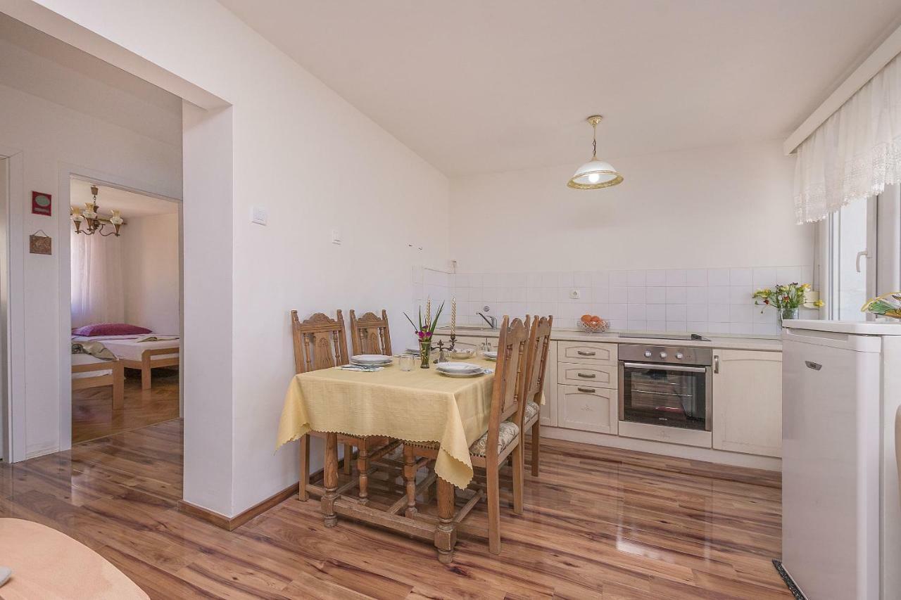 Apartment Nansy Omiš Kamer foto